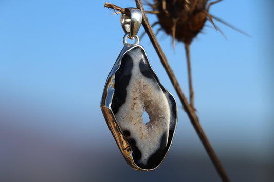 Agate and Quartz Druzy Pendant in 925 Sterling Silver. Saturn Moon crystal for Grounding.