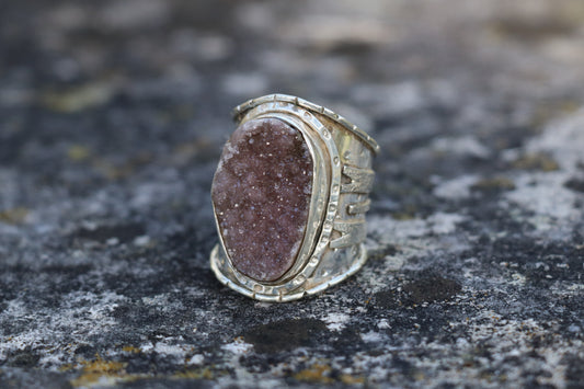 Purple Druzy ring in 925 sterling silver, large natural druzy quartz stone with sparkling violet crystals, handcrafted statement gemstone ring on outdoor stone background.
