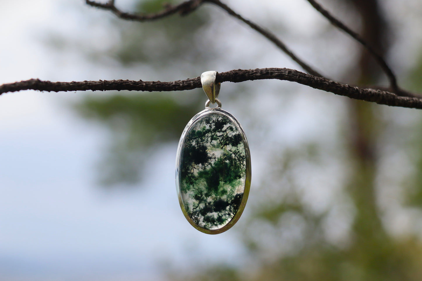 Moss Agate Pendant in 925 Sterling Silver. Moon Venus crystal for Grounding and Restoration.