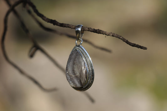 Natural Quartz Druzy stone from dry landscapes. Earthy jewelry for emotional safety.